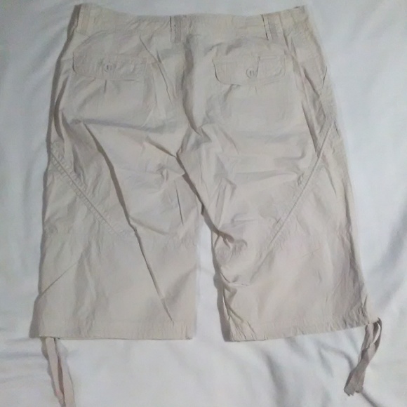 Columbia women's light weight bermuda shorts SZ 8 - Picture 2 of 5